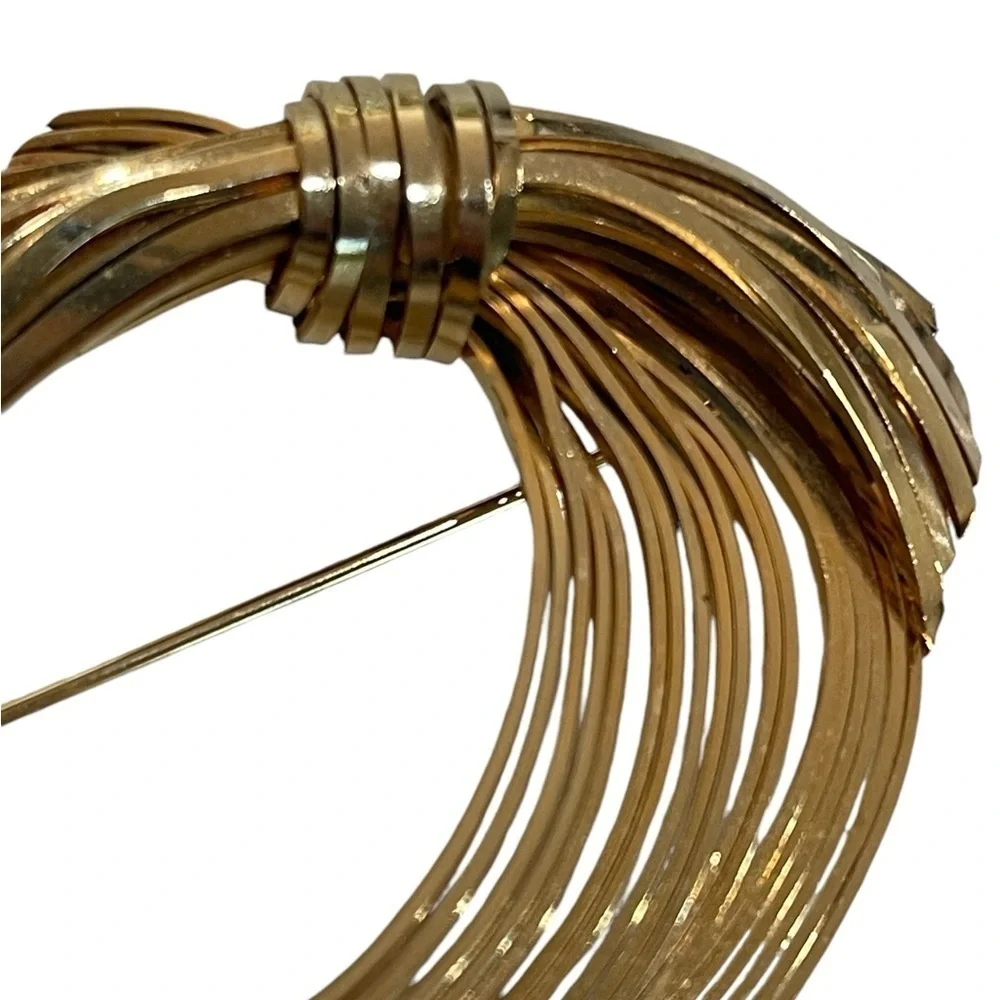 Vintage Gold Metal Circular Bow Pin Brooch